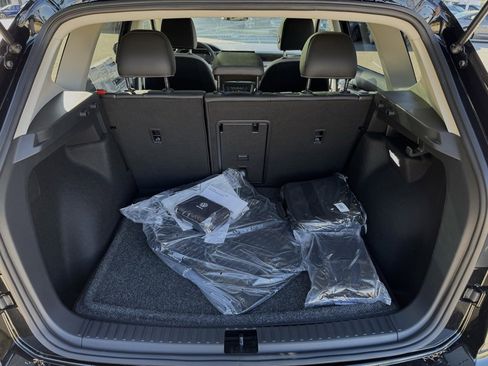 New 2025 Volkswagen Taos SE image 11