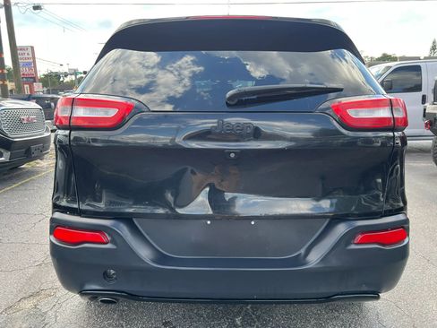 Used 2016 Jeep Cherokee Sport FWD image 5