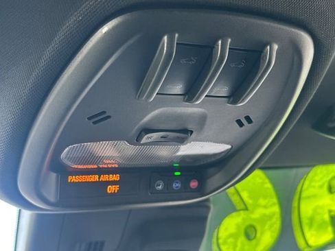 Used 2024 Chevrolet Trax RS w/ Sunroof Package image 34