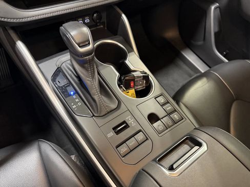 Used 2023 Toyota Highlander XLE image 24