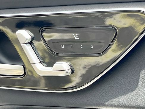 Used 2025 Mercedes-Benz GLC 300 4MATIC image 21