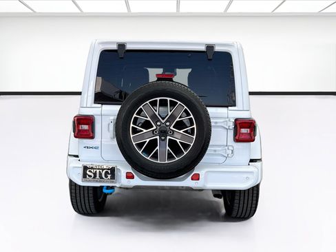Used 2023 Jeep Wrangler Unlimited Sahara AWD/4WD image 5