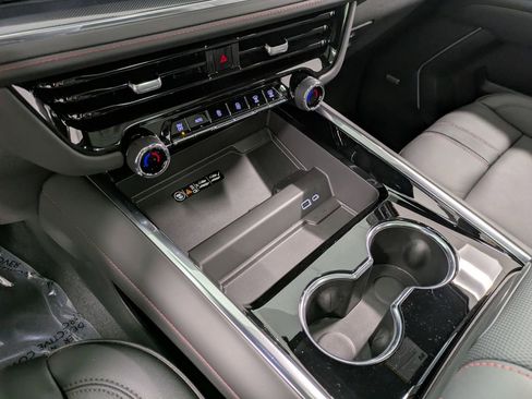 Used 2026 Chevrolet Suburban RST w/ Comfort Package AWD/4WD image 14