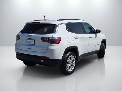 Used 2024 Jeep Compass Latitude image 4