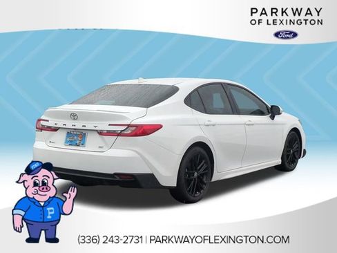 Used 2025 Toyota Camry SE w/ Convenience Package FWD image 5