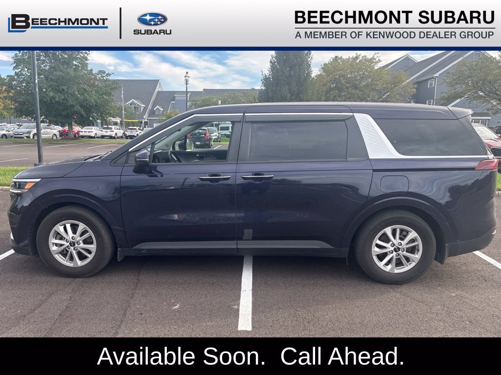 Used 2023 Kia Carnival LX FWD image 1