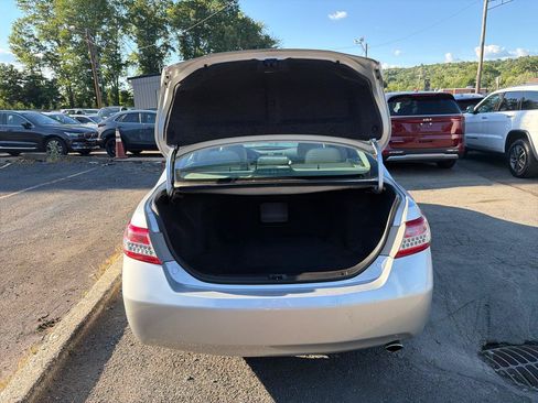 Used 2011 Toyota Camry XLE w/ XLE Extra-Value Pkg #2 FWD image 11