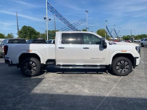 Used 2025 GMC Sierra 2500 Denali w/ Denali Reserve Package AWD/4WD image 6