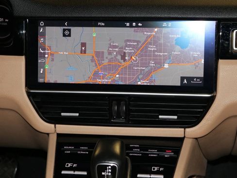 Used 2020 Porsche Cayenne Turbo AWD/4WD image 38