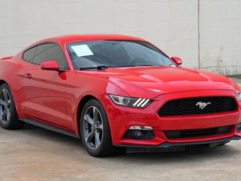 Used 2015 Ford Mustang Coupe w/ Equipment Group 051A RWD image 40