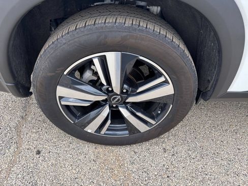 Used 2026 Nissan Rogue SL AWD/4WD image 28