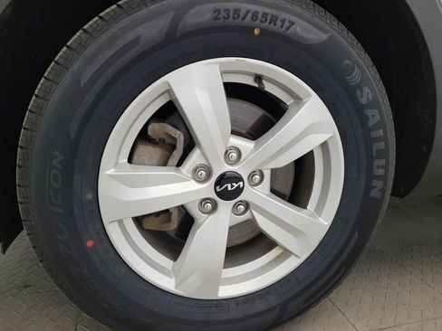 Used 2023 Kia Sorento LX FWD image 31