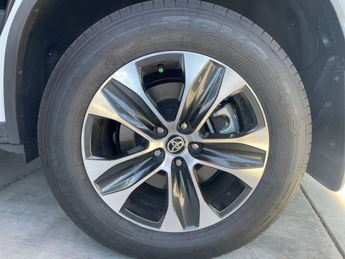 Certified 2026 Toyota Highlander XLE AWD/4WD image 26