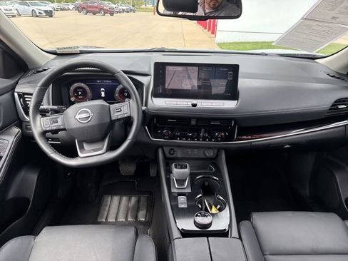 Used 2025 Nissan Rogue SL AWD/4WD image 11