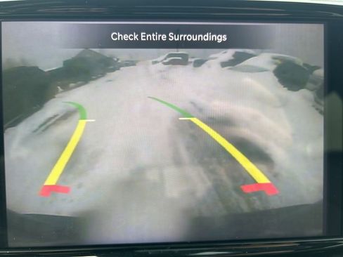 Used 2023 Chrysler Pacifica Touring-L w/ Uconnect Theater Family Group image 15