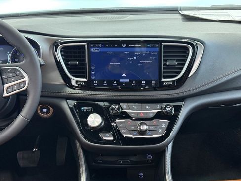 New 2026 Chrysler Pacifica Pinnacle w/ Trailer Tow Group image 25