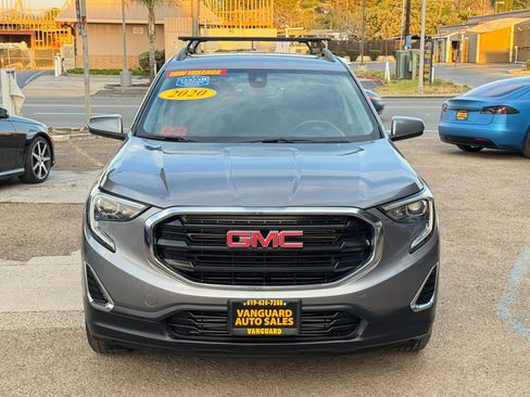 Used 2020 GMC Terrain SLE w/ Driver Convenience Package FWD image 4
