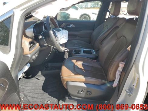 Used 2020 Chrysler Pacifica Limited w/ Advanced Safetytec Group image 8