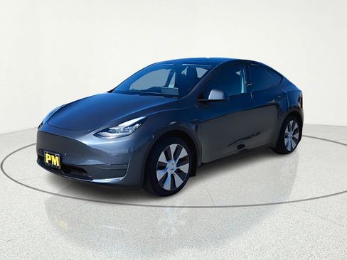 Used 2020 Tesla Model Y Long Range image 3