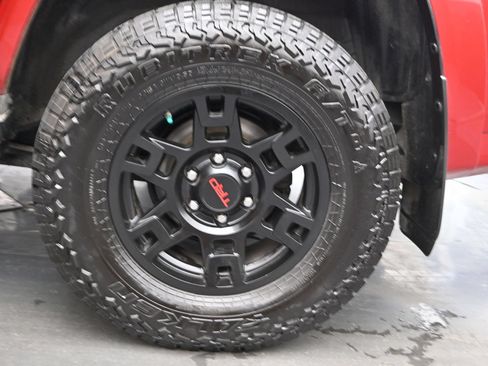 Used 2018 Toyota 4Runner TRD Off-Road Premium AWD/4WD image 14