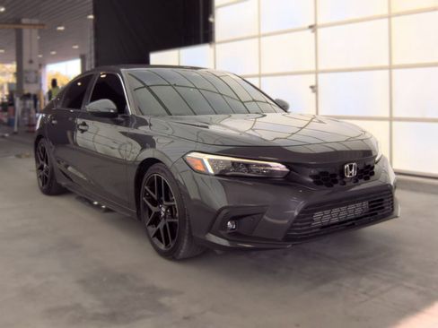 Used 2024 Honda Civic Sport Touring image 2