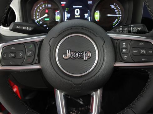 Used 2025 Jeep Wrangler Unlimited Sahara AWD/4WD image 12