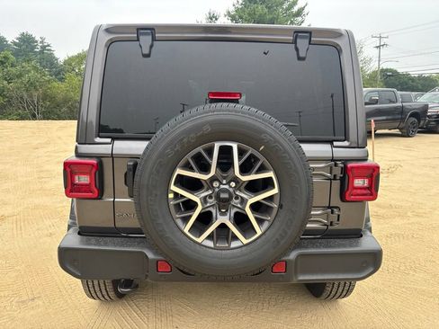 New 2026 Jeep Wrangler Unlimited Sahara AWD/4WD image 4