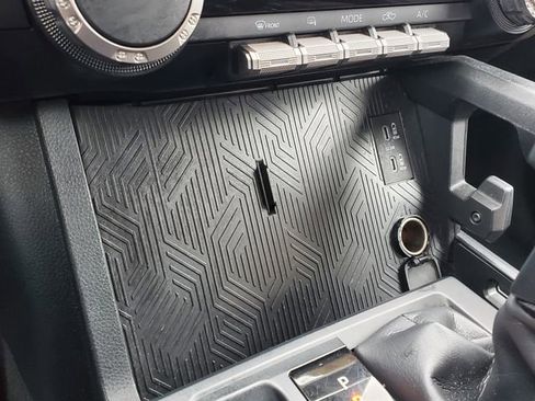 Used 2024 Toyota Tacoma TRD Off-Road image 30