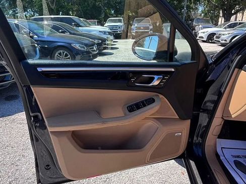 Used 2018 Porsche Macan Sport Edition AWD/4WD image 16