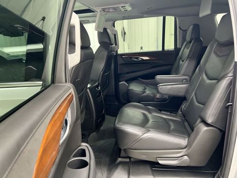 Used 2017 Cadillac Escalade ESV Luxury image 23