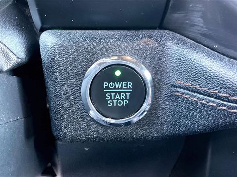 Used 2022 Ford F150 Lightning Lariat image 30