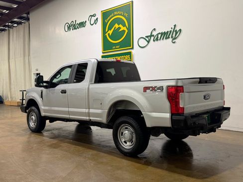 Used 2018 Ford F250 XL w/ Power Equipment Group AWD/4WD image 6