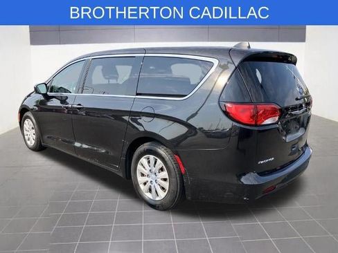 Used 2018 Chrysler Pacifica L FWD image 7