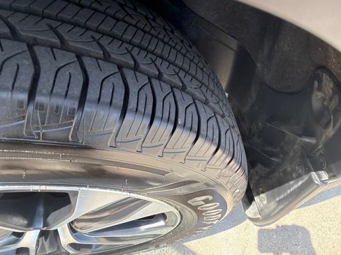 Used 2021 Toyota Highlander XLE FWD image 12