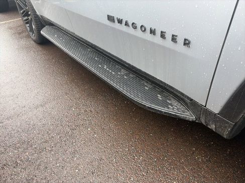 Used 2024 Jeep Wagoneer Series II image 3