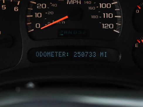 Used 2003 Chevrolet Suburban LT w/ LT Preferred Equipment Group RWD image 19