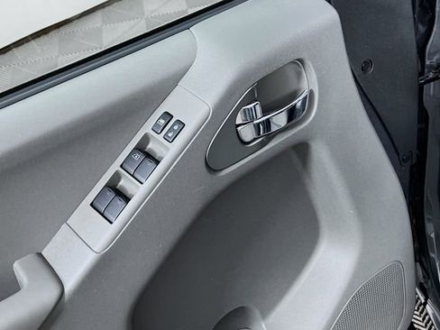 Used 2021 Nissan Frontier SV image 16