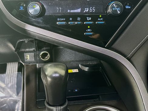 Used 2023 Toyota Camry SE w/ Cold Weather Package FWD image 23