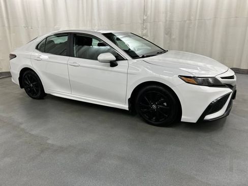 Used 2024 Toyota Camry SE FWD image 1