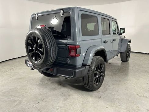 Used 2025 Jeep Wrangler Unlimited Sahara w/ Safety Group AWD/4WD image 8