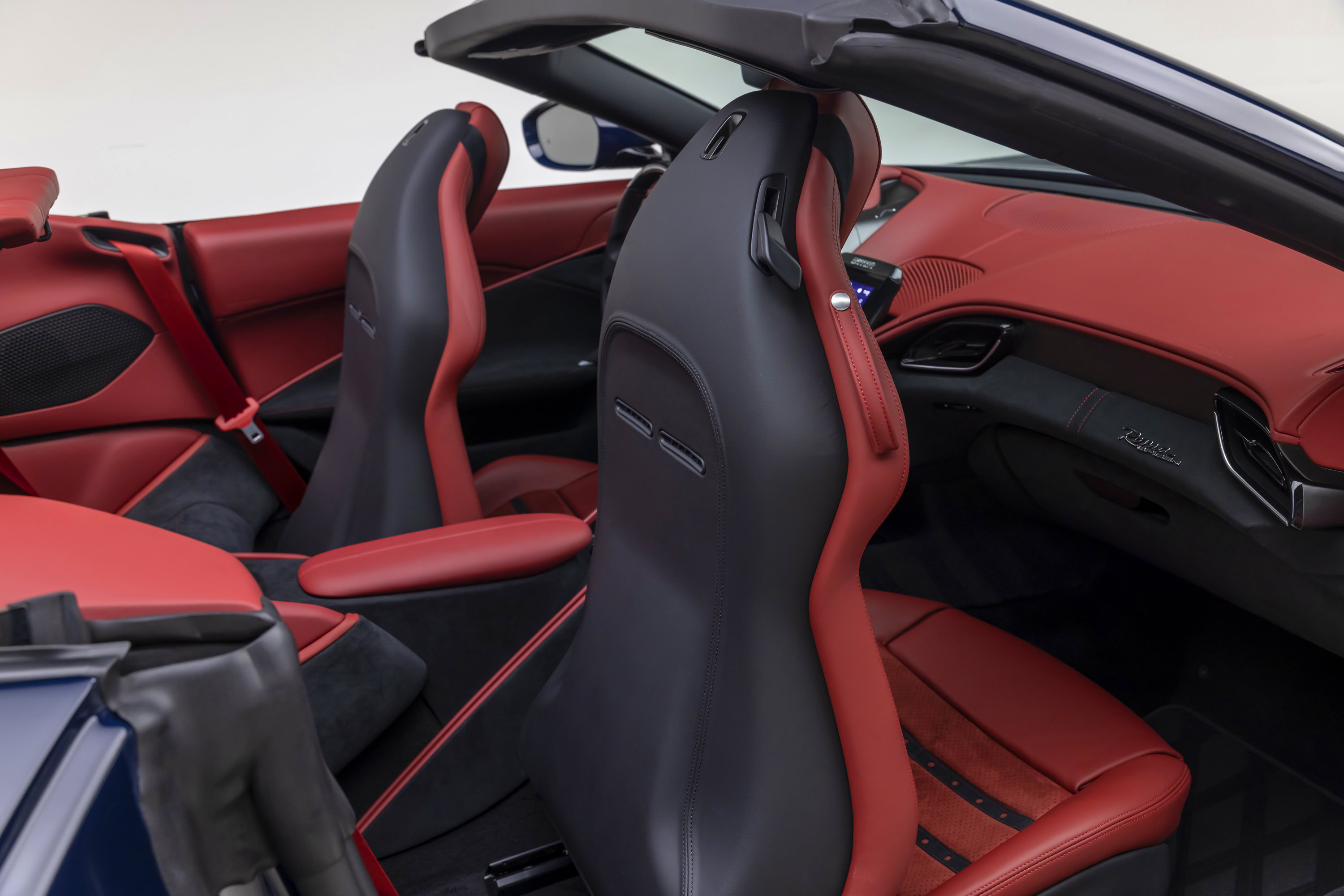 Certified 2024 Ferrari Roma Spider RWD image 60