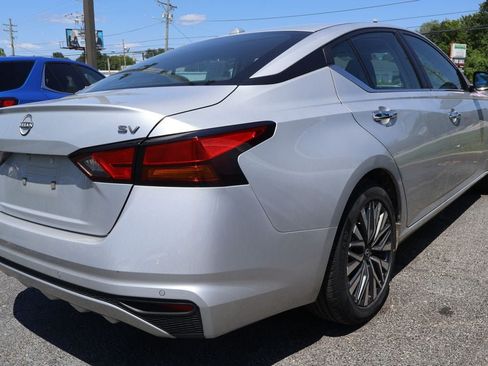 Used 2024 Nissan Altima 2.5 SV FWD image 3