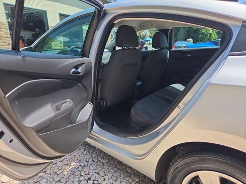 Used 2018 Chevrolet Cruze LS FWD image 13