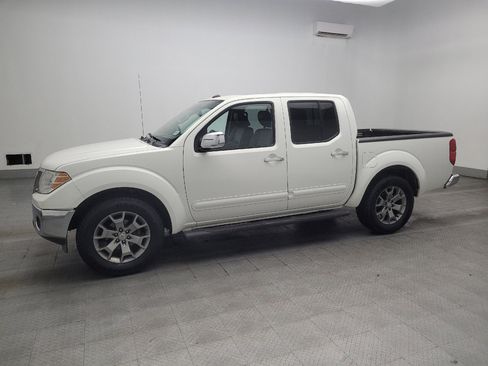 Used 2019 Nissan Frontier SL RWD image 2