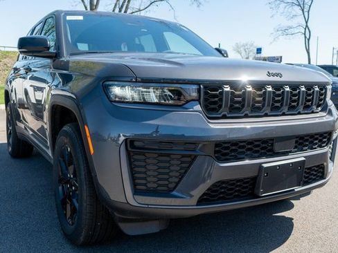 New 2026 Jeep Grand Cherokee Altitude AWD/4WD image 4