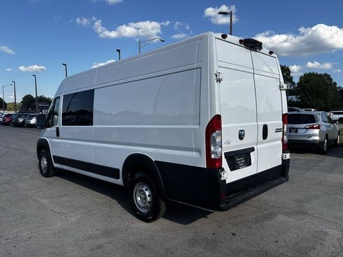 Used 2023 RAM ProMaster 3500 w/ Crew Van Package FWD image 5
