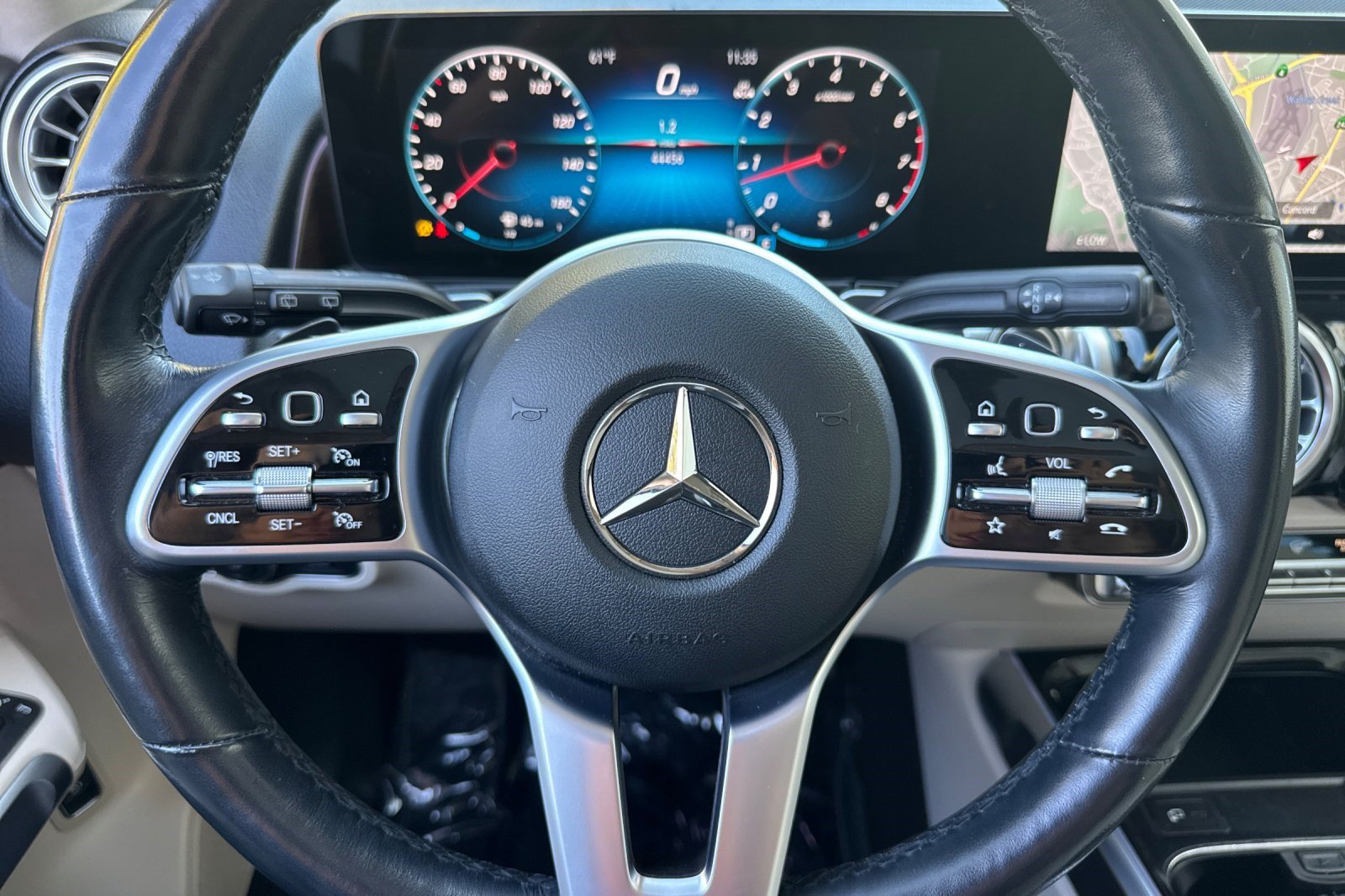 Used 2023 Mercedes-Benz GLB 250 w/ Premium Package image 11