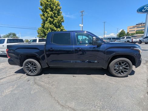Used 2024 Toyota Tundra Platinum AWD/4WD image 2