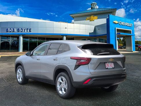New 2026 Chevrolet Trax LS w/ LS Convenience Package FWD image 3