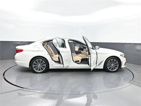 Used 2019 BMW 530e xDrive w/ Convenience Package image 34